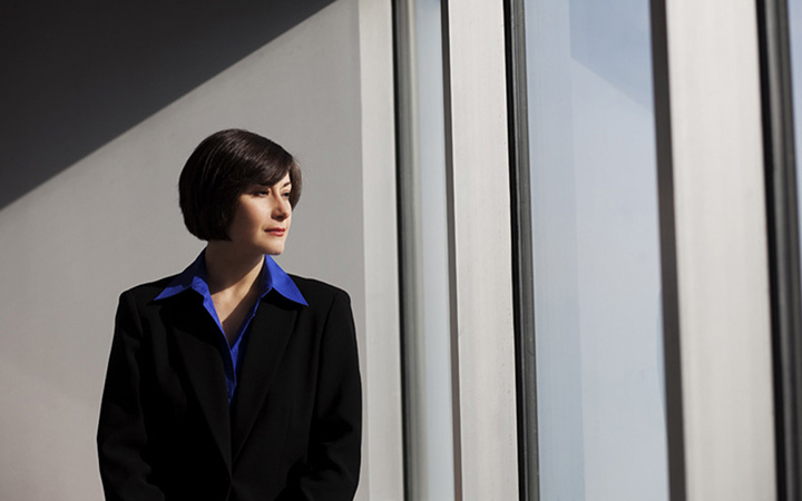 Business Headshot of professional woman taken by Heidi Brady of HJB Photo